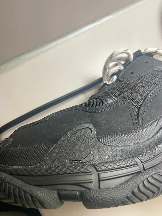 Authentic Balenciaga Triple S sneakers - Picture 4 of 9